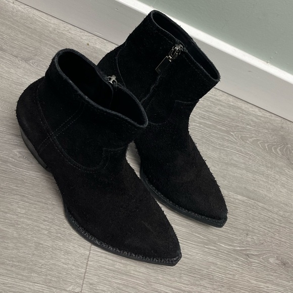 Saint Laurent Lukas boot. Size 36.5 euro 6.5 USA
LIKE NEW- worn one time. - Picture 5 of 14